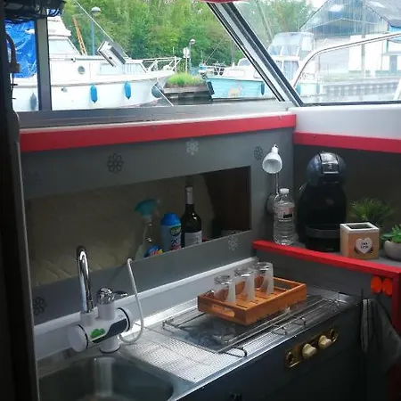 Botel Beny Boat *