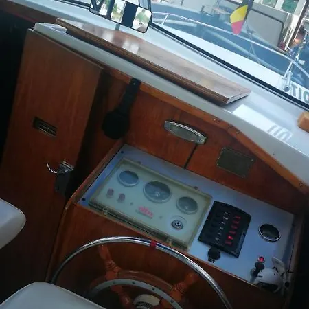 Beny Boat Botel